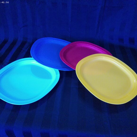 4 pc set Microwave Reheatable Luncheon Plates - Picture 1 of 2